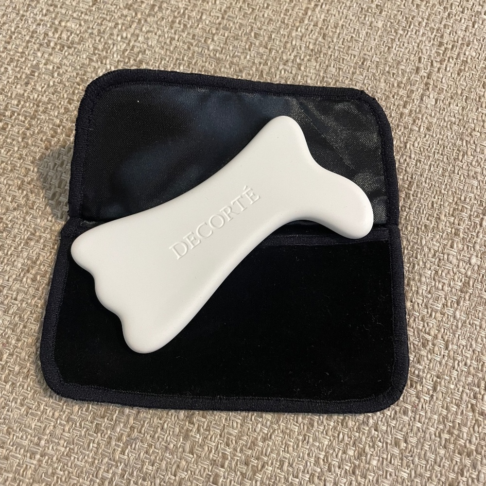 Decortè Guasha Plate